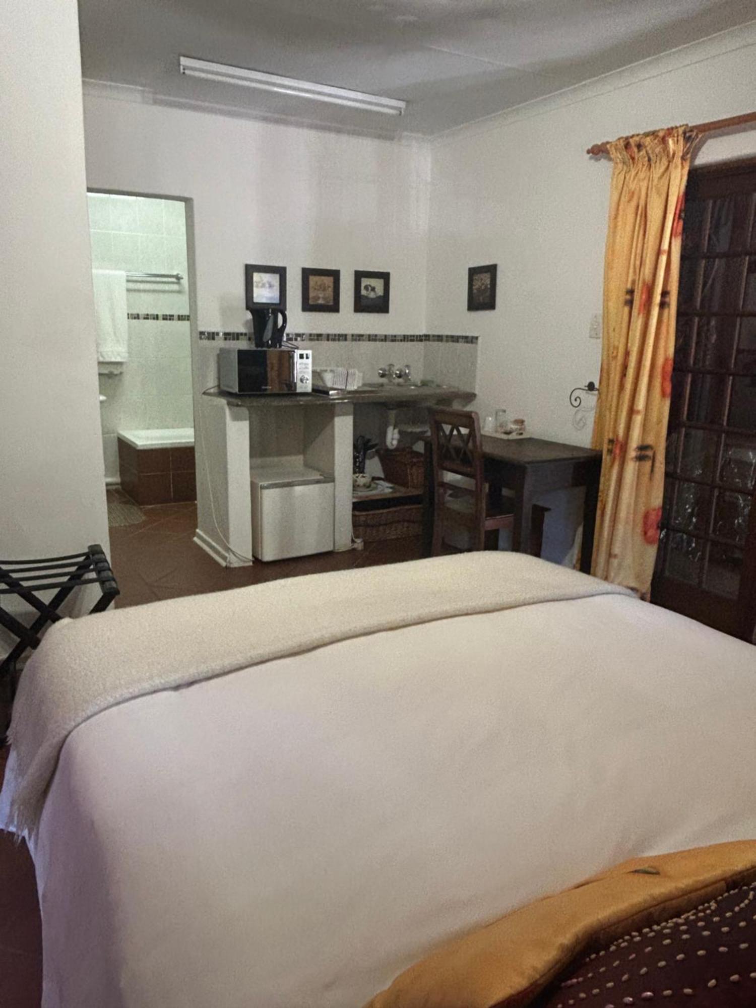 Pebble Fountain Guesthouse Pretoria Ngoại thất bức ảnh